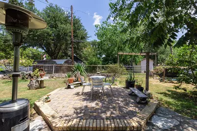 301 Holly Avenue, Luling, TX 78648 - Photo 15