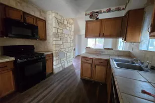 2011 Castle Creek Dr, San Marcos, TX 78666 - Photo 3