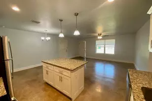 300 Pendergrass St, Smithville, TX 78957 - Photo 5