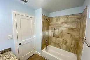 300 Pendergrass St, Smithville, TX 78957 - Photo 9