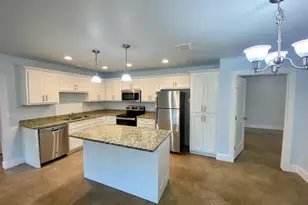 300 Pendergrass St, Smithville, TX 78957 - Photo 3