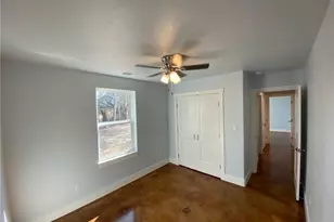 300 Pendergrass St, Smithville, TX 78957 - Photo 11