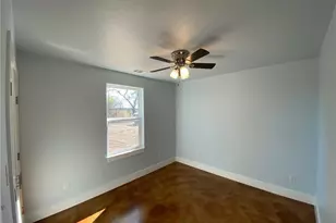 300 Pendergrass St, Smithville, TX 78957 - Photo 7