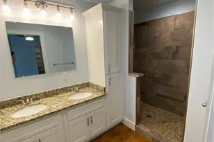 300 Pendergrass St, Smithville, TX 78957 - Photo 15