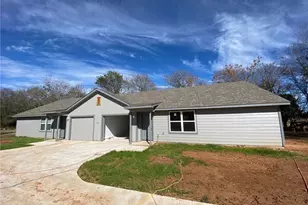 300 Pendergrass St, Smithville, TX 78957 - Photo 1