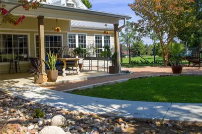 405 Frederick Road, Fredericksburg, TX 78624 - Photo 17