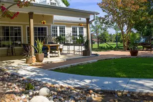 405 Frederick Rd, Fredericksburg, TX 78624 - Photo 17