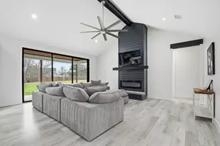 105 Laumaia Ln, Bastrop, TX 78602 - Photo 7