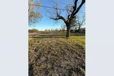 1304 E Cameron Avenue, Rockdale, TX 76567 - Photo 13