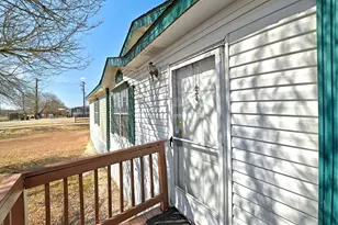 1437 Heidenreich Ln, Uhland, TX 78640 - Photo 19