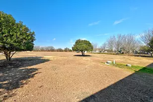 1437 Heidenreich Ln, Uhland, TX 78640 - Photo 11