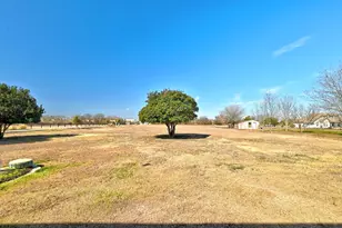 1437 Heidenreich Ln, Uhland, TX 78640 - Photo 5