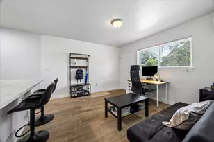 304 E 33rd St, Austin, TX 78705 - Photo 3