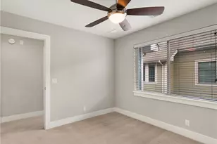703 E 49th St, Austin, TX 78751 - Photo 17