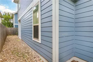 703 E 49th St, Austin, TX 78751 - Photo 27