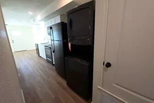 2002 W 2nd St, Taylor, TX 76574 - Photo 17