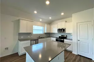 409 Bluejack Wy, Hutto, TX 78634 - Photo 3