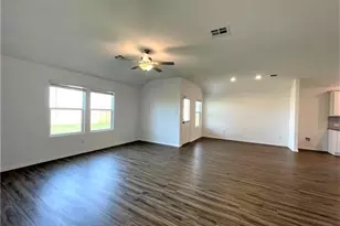 409 Bluejack Wy, Hutto, TX 78634 - Photo 11