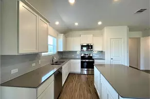 409 Bluejack Wy, Hutto, TX 78634 - Photo 5