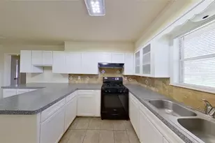 205 E 2nd St, Georgetown, TX 78626 - Photo 15