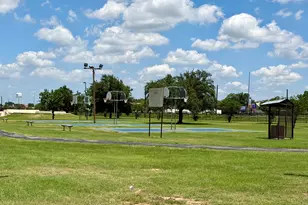 1712 17th St, Hondo, TX 78861 - Photo 23