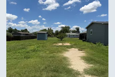 1712 17th Street, Hondo, TX 78861 - Photo 21
