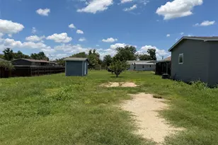1712 17th St, Hondo, TX 78861 - Photo 21
