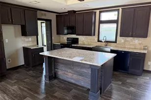 1712 17th St, Hondo, TX 78861 - Photo 3