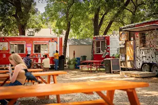 1322 E 12th St, Austin, TX 78702 - Photo 17
