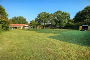 1001 Charleston Blvd, Smithville, TX 78957 - Photo 9