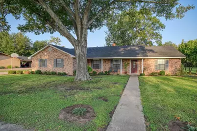 1001 Charleston Boulevard, Smithville, TX 78957 - Photo 1