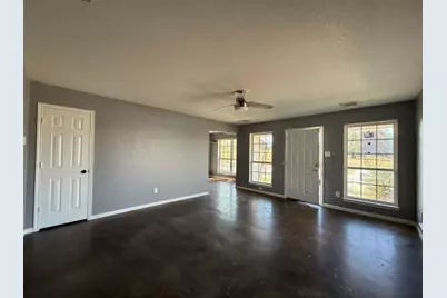 207 S Creek Street, Fredericksburg, TX 78624 - Photo 7