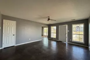 207 S Creek St, Fredericksburg, TX 78624 - Photo 7