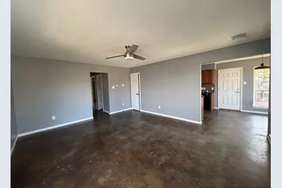 207 S Creek Street, Fredericksburg, TX 78624 - Photo 5