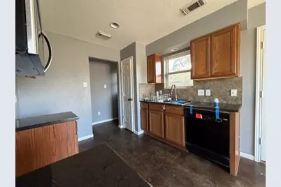 207 S Creek Street, Fredericksburg, TX 78624 - Photo 9