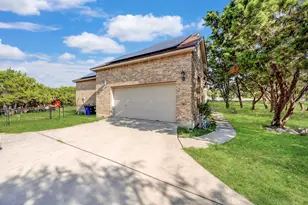643 Shady Hollow, New Braunfels, TX 78132 - Photo 3