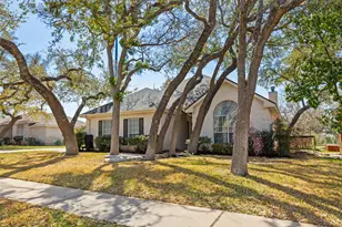 109 Riverview Dr, Georgetown, TX 78628 - Photo 3