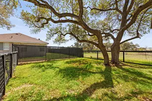 109 Riverview Dr, Georgetown, TX 78628 - Photo 33