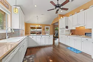 313 Heritage Hills Dr, Fredericksburg, TX 78624 - Photo 5