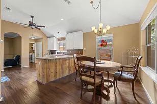 313 Heritage Hills Dr, Fredericksburg, TX 78624 - Photo 7