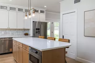 701 Oakwood Ln, Dripping Springs, TX 78620 - Photo 11