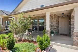 113 Reagor Dr, Taylor, TX 76574 - Photo 1