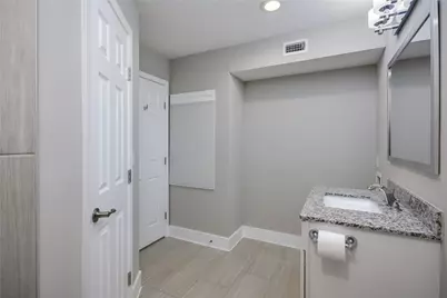 935 La Posada Drive #142, Austin, TX 78752 - Photo 21