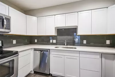935 La Posada Drive #142, Austin, TX 78752 - Photo 11