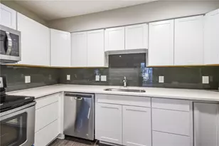 935 La Posada Dr, Austin, TX 78752 - Photo 11