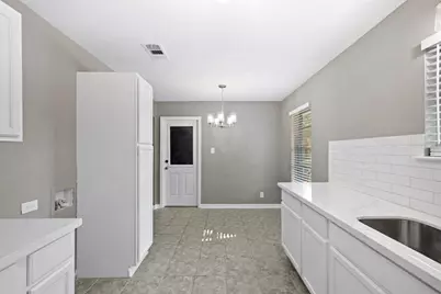 2411 S 6th Street, Austin, TX 78704 - Photo 9