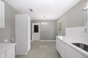 2411 S 6th St, Austin, TX 78704 - Photo 9