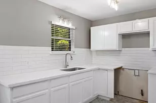 2411 S 6th St, Austin, TX 78704 - Photo 7