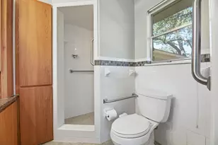 6105 Oakclaire Dr, Austin, TX 78735 - Photo 9