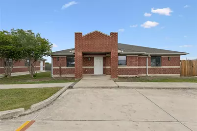 1024 S Guadalupe Street, Lockhart, TX 78644 - Photo 1